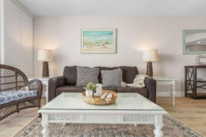 Stunning Gulf-Front Condo: Pool & Private Balcony